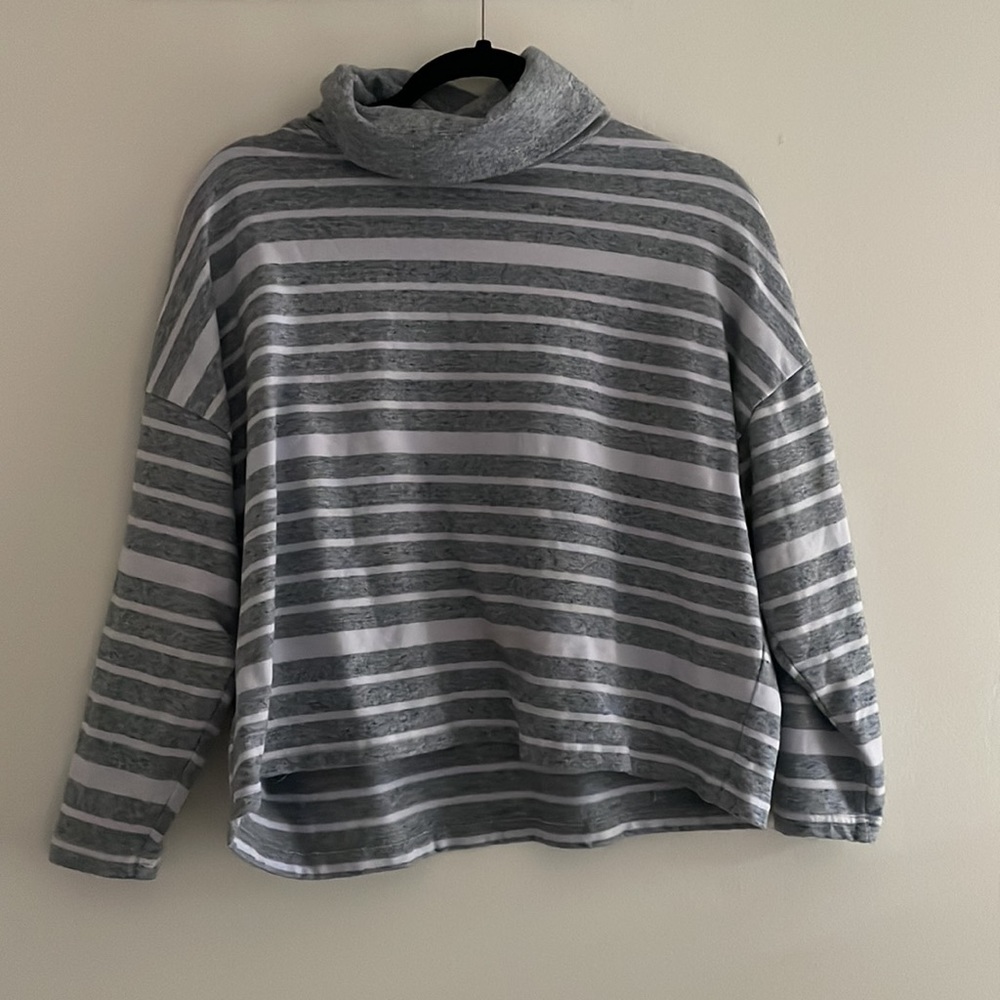 Lou & Grey Gray and Light Purple Turtleneck